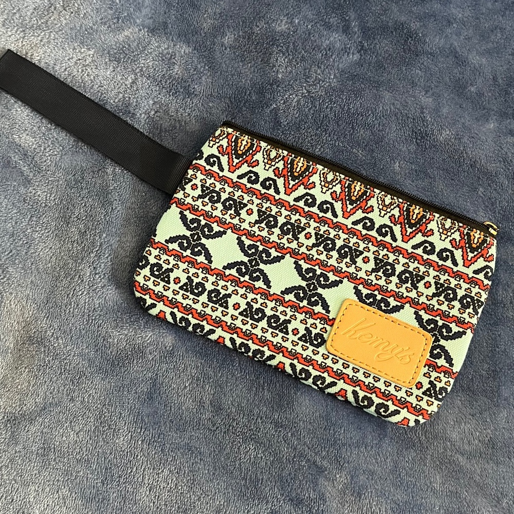 Kemy’s Tapestry Wristlet Pouch – Like New